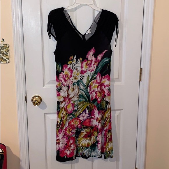 Black and floral patterned v neck dress - Picture 1 of 4